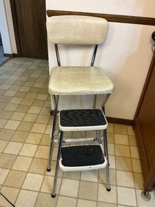 lot 19 image: Vintage Cosco Step Stool