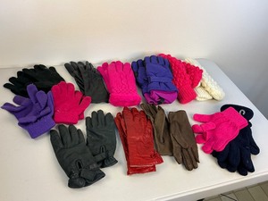 lot 260 image: Winter Glove Lot