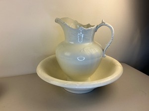 lot 261 image: Antique D.E. McNicol Basin & Water Pitcher