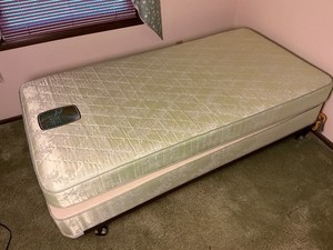 lot 281 image: Serta Twin Single Mattres and Matching Boxspring