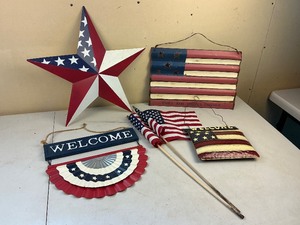 lot 209 image: Forth of July Home Dcor Lot
