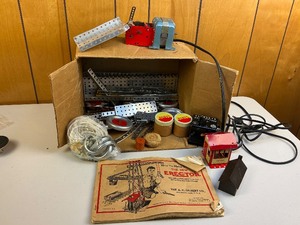 lot 32 image: Erector Set