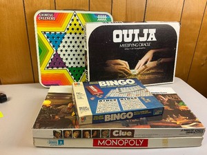 lot 29 image: Vintage Board Game Lot