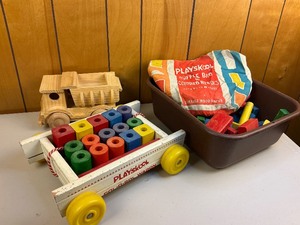 lot 28 image: Playskool Duffle Bag of Colored Blocks & Col-O-Rol Wagon