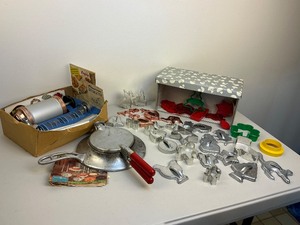 lot 11 image: Vintage Oven Top Scandinavian Krumkake Iron, Cookie Press and Cutter Lot
