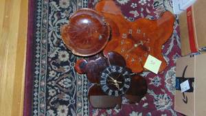 lot 30 image: 2 - Wooden Clocks and Wooden Bowl