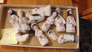 lot 31 image: Mexican Pottery Navity Set