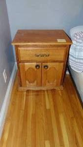 lot 82 image: Solid Oak Nightstand, 24 x 21.5 x 16.5