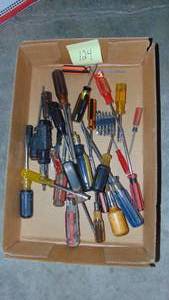 lot 124 image: Selection of Screwdrivers