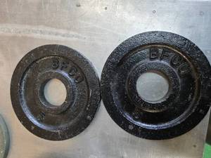 lot 60 image: A Pair of 5 LB 2-inch weight Plates (Used)