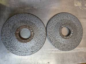 lot 64 image: A Pair of 5LB 2-inch weight Plates (Used)