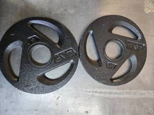 lot 65 image: A Pair of 5LB 2-inch weight Plates (Used)