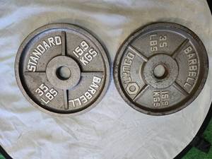 lot 52 image: Lot of a pair of 35LB 2-Inch Weight Plates