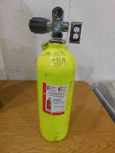 lot 17 image: Luxfer 4 12 X 13 scuba cylinder - Full