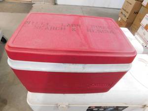 lot 71 image: Rubbermaid Cooler
