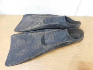 lot 80 image: Sprint Swimming Fins - size Large