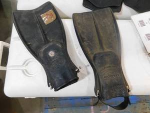 lot 86 image: Dacor Turbo Fin set