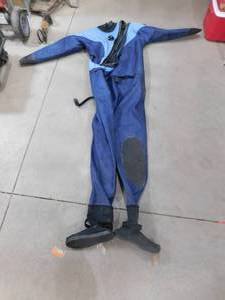 lot 102 image: DUI  Dry Suit
