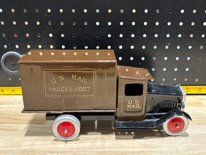 lot 10 image: U.S. Mail Truck