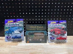 lot 14 image: Die Cast Toys