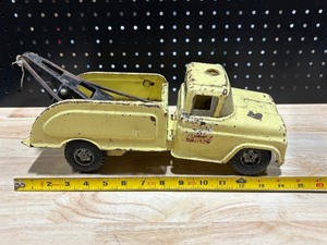 lot 20 image: Wrecker Truck Buddy L