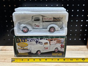 lot 29 image: ERTL Die Cast Model Truck