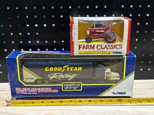 lot 32 image: Die Cast Models