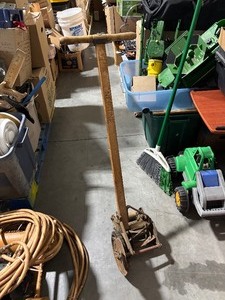 lot 81 image: Vintage Edger