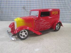lot 9 image: (FS) Diecast Metal 1932 Ford Delive...