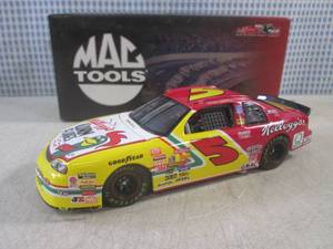 lot 21 image: (BS) Diecast Metal Terry Labonte #5...