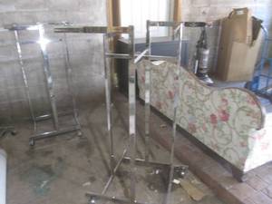 lot 29 image: (HG) 4-Arm Clothes Rack Display wit...