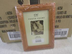 lot 59 image: (BS) 12 - 4x6 Honey Oak Picture Fra...