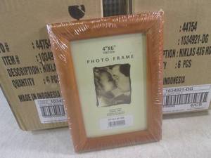 lot 60 image: (BS) 12 - 4x6 Honey Oak Picture Fra...