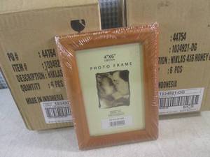 lot 61 image: (BS) 12 - 4x6 Honey Oak Picture Fra...