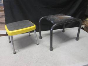 lot 80 image: (EC1) 2 Step Stools...