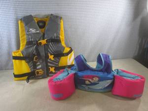 lot 96 image: (EW2) Stearns Youth Life Vest and C...