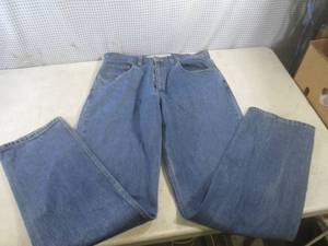 lot 120 image: (BS) Arizona Loose Fit Blue Jeans S...