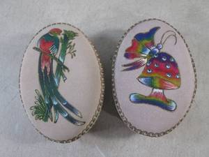lot 132 image: (EC1) 2 Suede Trinket Boxes 7 x 5...