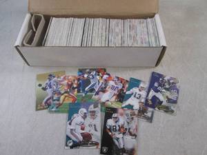 lot 136 image: (EC1) Box of 1995 Fleer Football Ca...