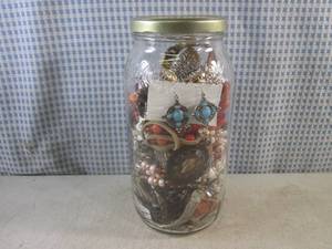lot 154 image: (EC1) Jar Full of Assorted Fashion ...