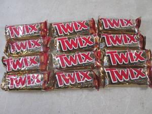 lot 186 image: (B-3) 12 Twix 2pc Cookie Bars Past ...