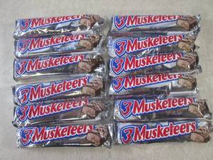 lot 196 image: (B-1) 12 - 3 Musketeers Candy Bars ...