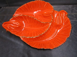 lot 24 image: Vintage Leaf Tray
