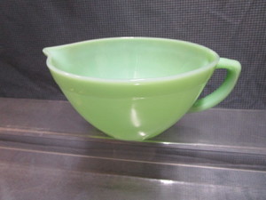lot 17 image: Fire King Jadeite Batter Bowl