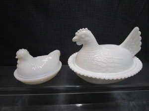 lot 16 image: Nesting Hens