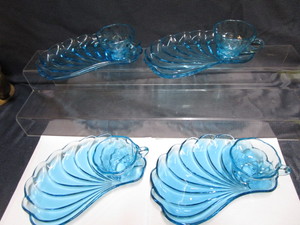 lot 12 image: Capri Snack Set, Hazel Atlas Cup & Tray