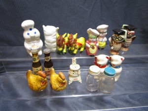lot 43 image: Salt & Pepper Shakers, Vintage