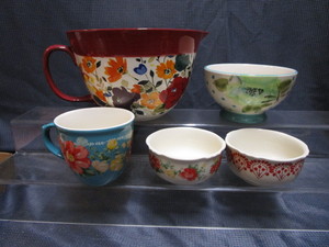lot 49 image: P. Woman Batter Bowl, Mug, Small Bowls
