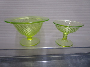 lot 53 image: Vaseline Pedestal & Sherbet