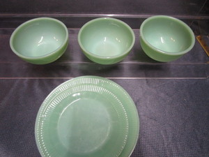 lot 64 image: Fire King Jadeite Plates & Bowls